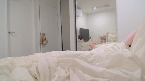 Ava Brooks online show from 10-27-25, 09:41