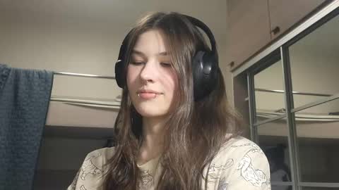 Snapshot of avalutjen chatting on 06-03-26, 09:09 Hope online show from 06-03-26, 09:09
