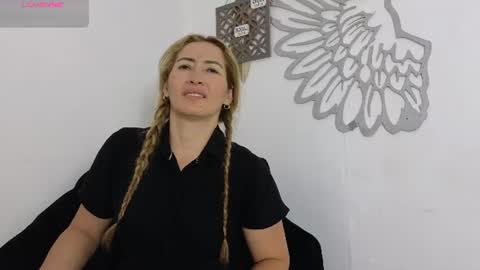 Snapshot of avaqeen chatting on 07-06-26, 01:13 Ava online show from 07-06-26, 01:13