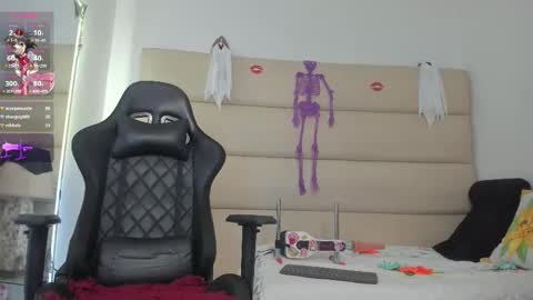 Ava Tomas online show from 10-28-25, 02:37