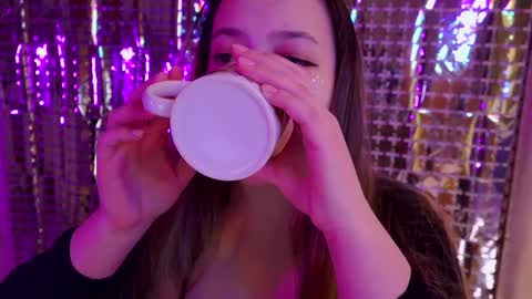 Snapshot of aveksmr chatting on 02-15-25, 01:53 Kate  online show from 02-15-25, 01:53