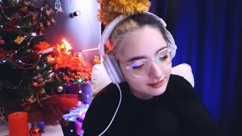 Avriel online show from 12-22-24, 05:56