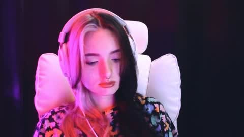 Avriel online show from 02-06-25, 02:22