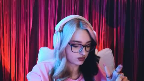 Avriel online show from 02-14-25, 03:11