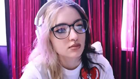 Avriel online show from 02-23-25, 02:40