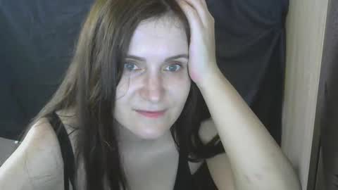 Snapshot of avialenne chatting on 05-15-26, 01:18 avialenne online show from 05-15-26, 01:18