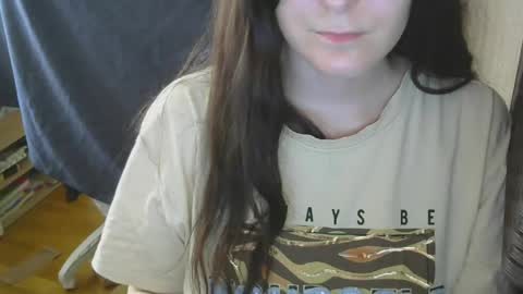 Snapshot of avialenne chatting on 05-18-26, 12:22 avialenne online show from 05-18-26, 12:22