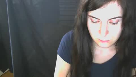Snapshot of avialenne chatting on 06-01-26, 02:08 avialenne online show from 06-01-26, 02:08