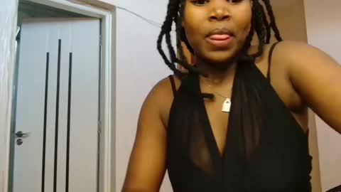 Snapshot of avian_talya chatting on 11-05-25, 12:16 Avian online show from 11-05-25, 12:16