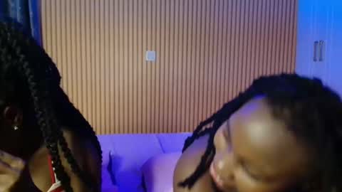 Snapshot of avian_talya chatting on 11-19-25, 03:45 Avian online show from 11-19-25, 03:45