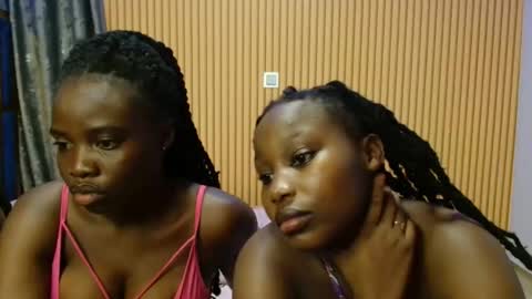 Snapshot of avian_talya chatting on 11-21-25, 06:28 Avian online show from 11-21-25, 06:28