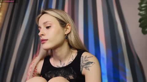 Snapshot of aviva_faith chatting on 12-19-25, 07:10 Aviva online show from 12-19-25, 07:10