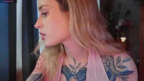 Snapshot of aviva_faith chatting on 06-22-26, 04:48 Aviva online show from 06-22-26, 04:48