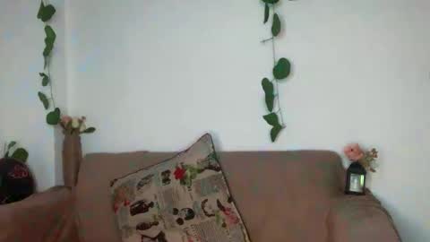 Snapshot of avril_jackson chatting on 02-14-25, 07:49 Avril online show from 02-14-25, 07:49