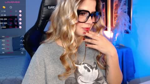 Snapshot of avrill_morgan chatting on 12-20-24, 10:00 Avrill Morgan online show from 12-20-24, 10:00