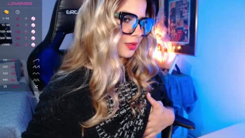 Snapshot of avrill_morgan chatting on 01-09-25, 08:33 Avrill Morgan online show from 01-09-25, 08:33