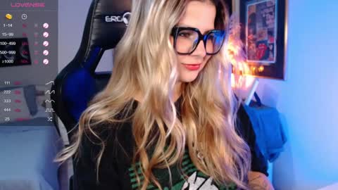 Snapshot of avrill_morgan chatting on 01-11-25, 10:07 Avrill Morgan online show from 01-11-25, 10:07