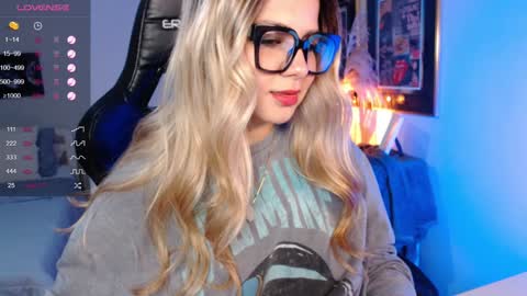 Snapshot of avrill_morgan chatting on 01-19-25, 06:43 Avrill Morgan online show from 01-19-25, 06:43