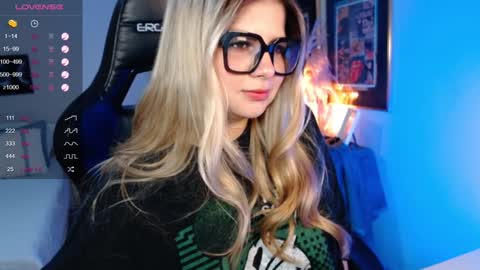 Snapshot of avrill_morgan chatting on 01-22-25, 08:28 Avrill Morgan online show from 01-22-25, 08:28