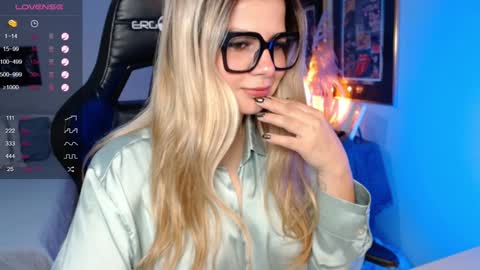 Snapshot of avrill_morgan chatting on 01-23-25, 08:45 Avrill Morgan online show from 01-23-25, 08:45