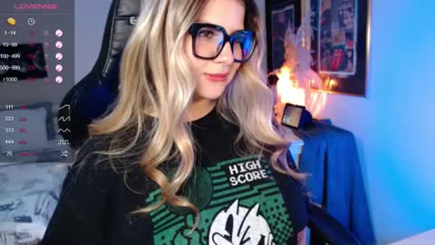 Snapshot of avrill_morgan chatting on 02-17-25, 08:15 Avrill Morgan online show from 02-17-25, 08:15