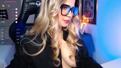 Snapshot of avrill_morgan chatting on 03-07-25, 07:38 Avrill Morgan online show from 03-07-25, 07:38