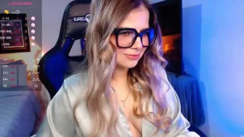 Snapshot of avrill_morgan chatting on 09-08-25, 08:19 Avrill Morgan online show from 09-08-25, 08:19