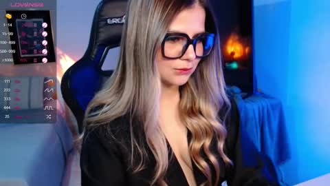 Snapshot of avrill_morgan chatting on 09-19-25, 09:04 Avrill Morgan online show from 09-19-25, 09:04