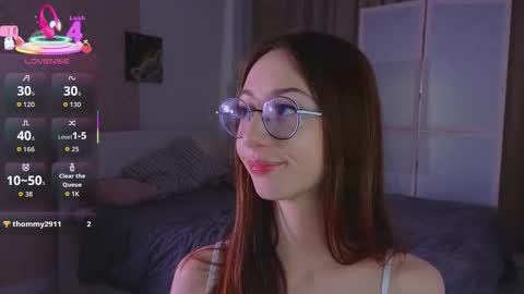 Snapshot of avrillemell chatting on 10-18-25, 10:32 Avril online show from 10-18-25, 10:32