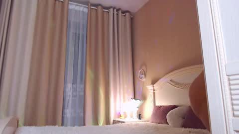 Avrora Inst online show from 10-13-25, 10:32