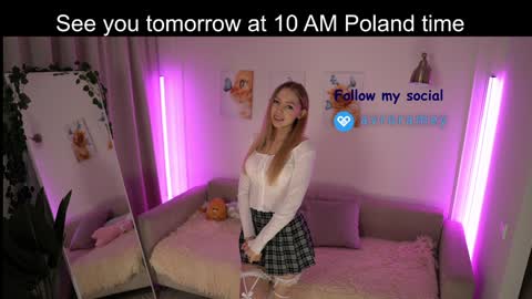 Snapshot of avroramy chatting on 12-18-24, 09:25 Avrora online show from 12-18-24, 09:25