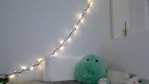 Snapshot of avvaiia chatting on 01-08-26, 10:34 Avaia online show from 01-08-26, 10:34