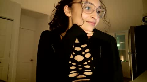 Snapshot of avvaiia chatting on 02-20-26, 03:03 Avaia online show from 02-20-26, 03:03