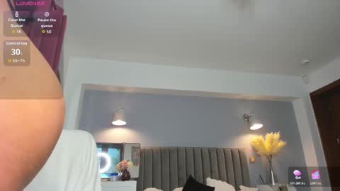 Jolie online show from 12-14-25, 08:09