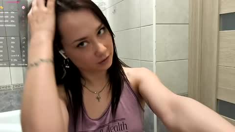Snapshot of awneedcheer chatting on 05-31-26, 08:43 Bella online show from 05-31-26, 08:43