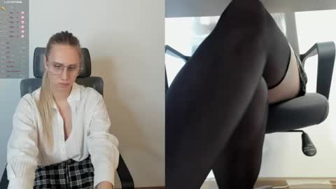 Snapshot of awrieel chatting on 02-10-25, 09:25 Emily online show from 02-10-25, 09:25