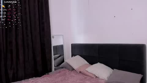 Snapshot of awrieel chatting on 02-21-25, 05:02 Emily online show from 02-21-25, 05:02