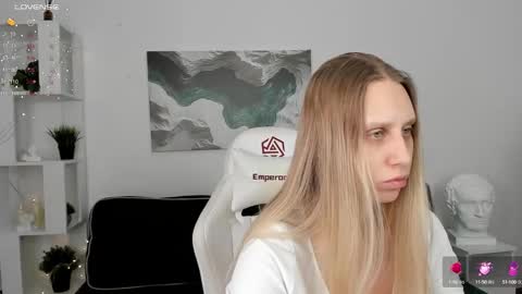 Snapshot of awrieel chatting on 03-05-25, 02:25 Emily online show from 03-05-25, 02:25