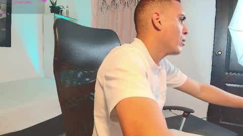 Snapshot of axel__fierro chatting on 04-04-26, 10:51 axel__fierro online show from 04-04-26, 10:51