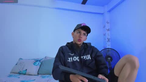 AXEL online show from 10-19-25, 11:44