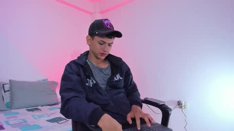 AXEL online show from 10-28-25, 11:36