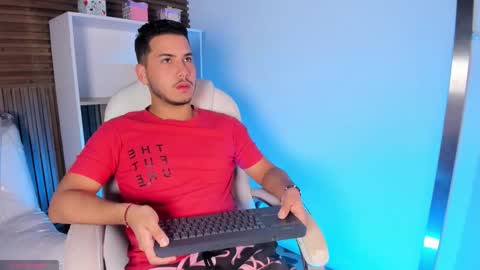 axel_grey_ online show from 09-16-25, 12:17