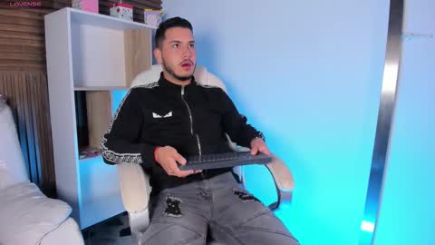 axel_grey_ online show from 09-30-25, 12:32