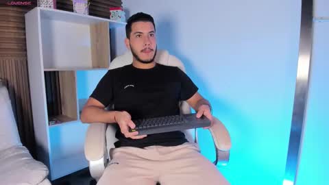 axel_grey_ online show from 10-12-25, 11:53