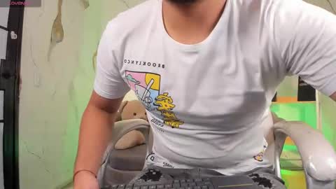 axel_grey_ online show from 11-10-25, 12:37