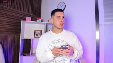 axel_grey_ online show from 11-15-25, 12:13