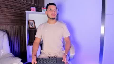 axel_grey_ online show from 11-25-25, 12:16