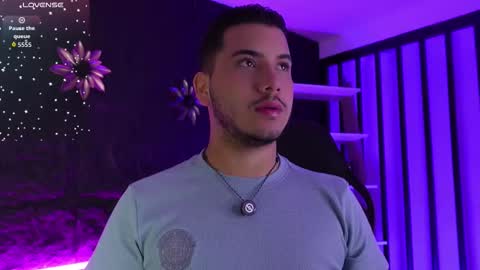 axel_grey_ online show from 12-15-25, 12:09