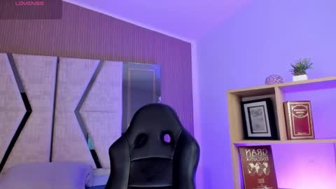 axel_grey_ online show from 04-17-26, 01:03