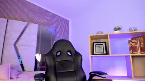 Snapshot of axel_grey_ chatting on 06-19-26, 12:53 axel_grey_ online show from 06-19-26, 12:53